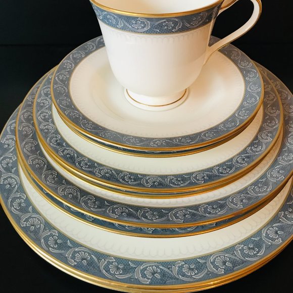 Set of China-blue white gold-Mikasa Chaucer Dinnerware Bone China(60 pc) - Picture 6 of 13